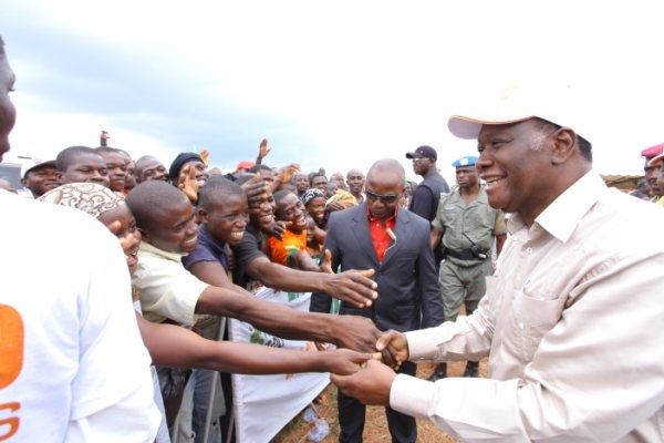 Tournée du Président du RDR dans la région des Savanes - Alassane Ouattara parle aux policiers, gendarmes et militaires : “Gbagbo vous a envoyés à la guerre, avec ADO vous serez bien”